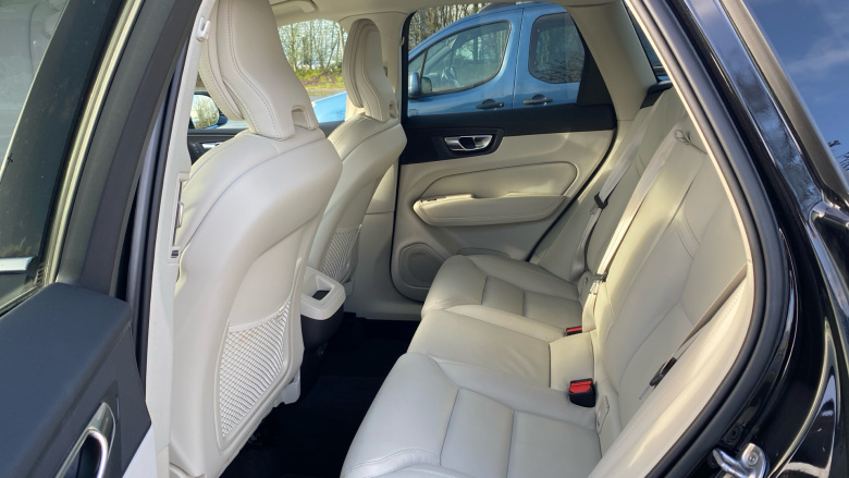 Volvo Xc60 2.0 B4D Inscription 5dr AWD Geartronic Diesel Estate